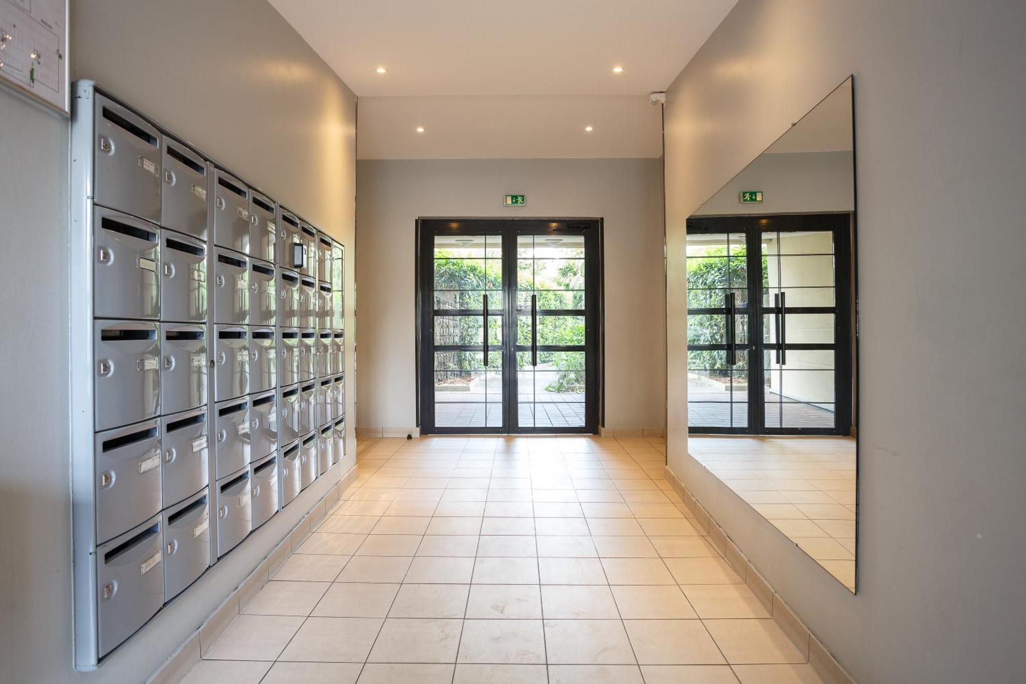Appartement Cosy Pres De Paris Avec Vue Sur La Tour Eiffel - Parking & Wifi 阿让特伊 外观 照片